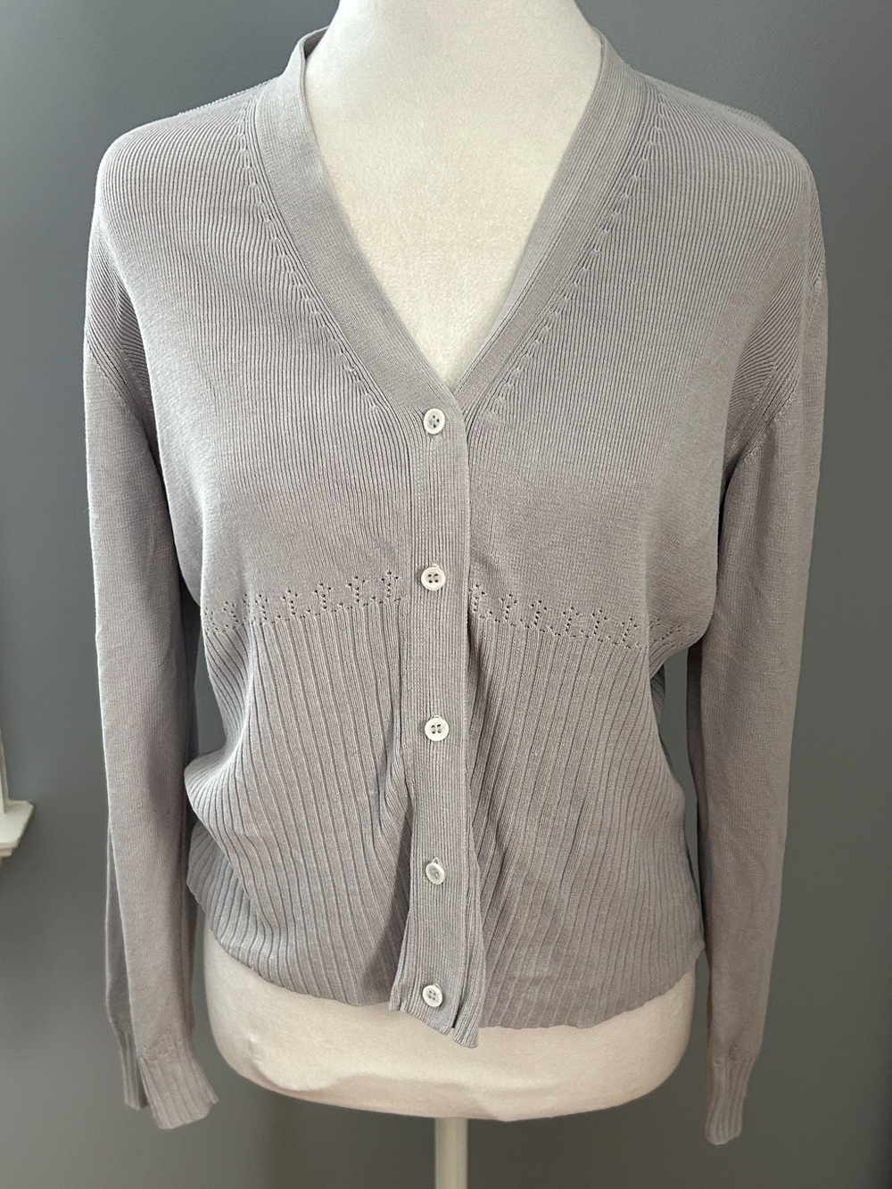C’est City Women’s Large 100% Silk Gray Ribbed Button Front Cardigan Sweater